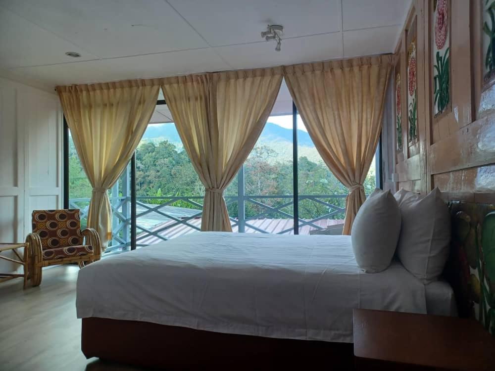Mile 36 Lodge Kundasang Bagian luar foto